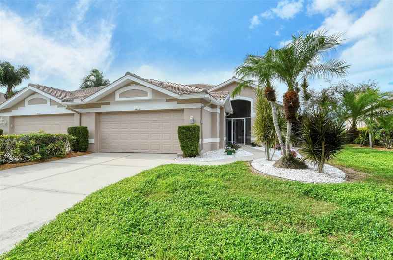 9492  FOREST HILLS CIR