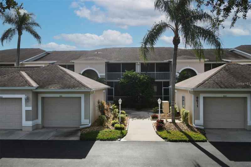 9611 CASTLE POINT DR #915