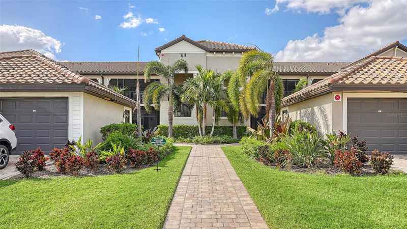 5710 PALMER CIR #201
