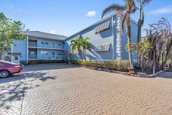5621 GULF OF MEXICO DR #102