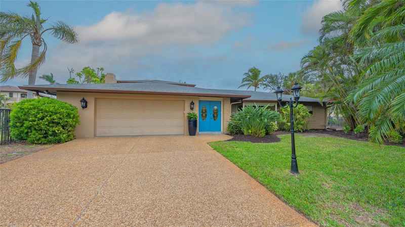 940 SIESTA KEY PL