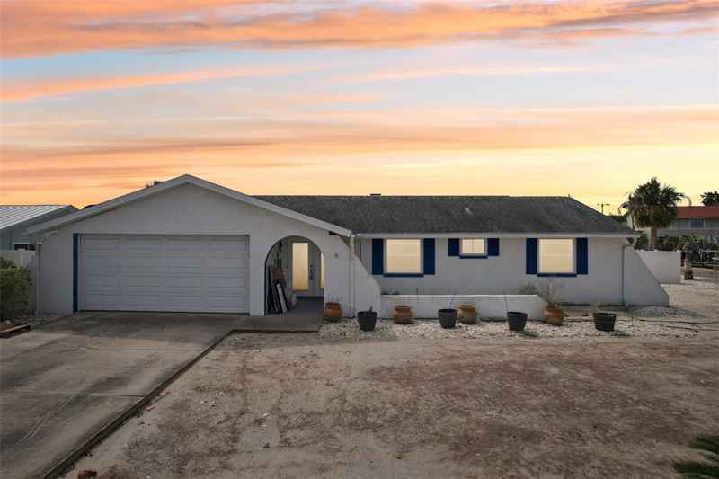 928 SPINDLE PALM WAY