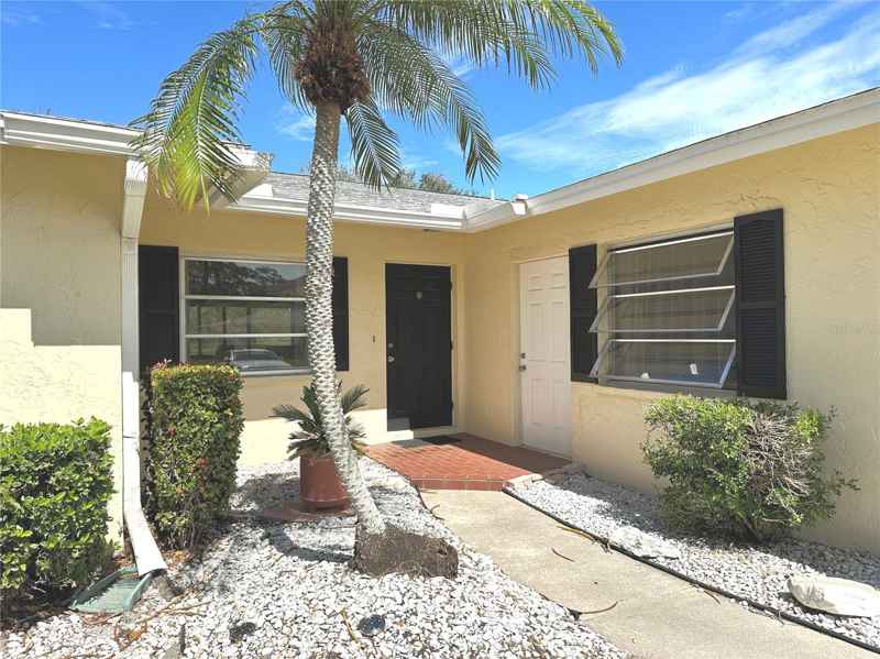5521 PALM AIRE DR