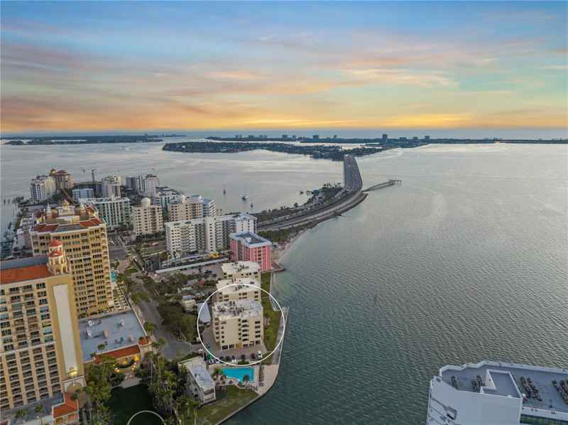 101 SUNSET DR #103