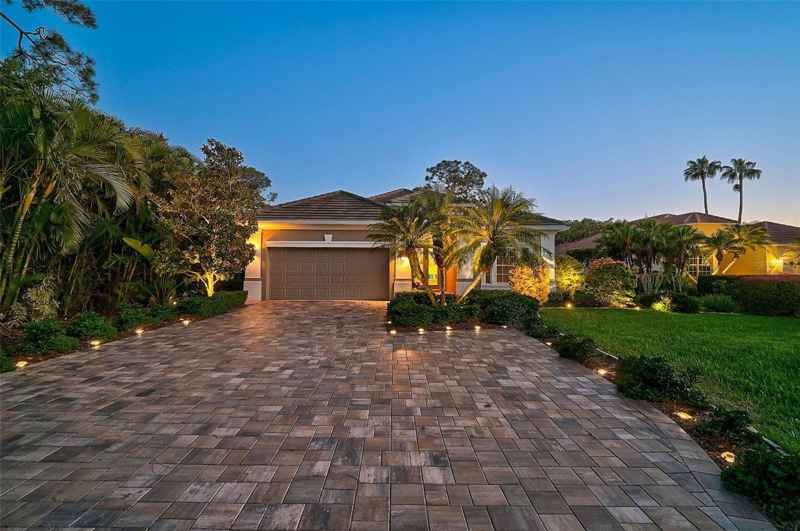 13 BAYHEAD LN