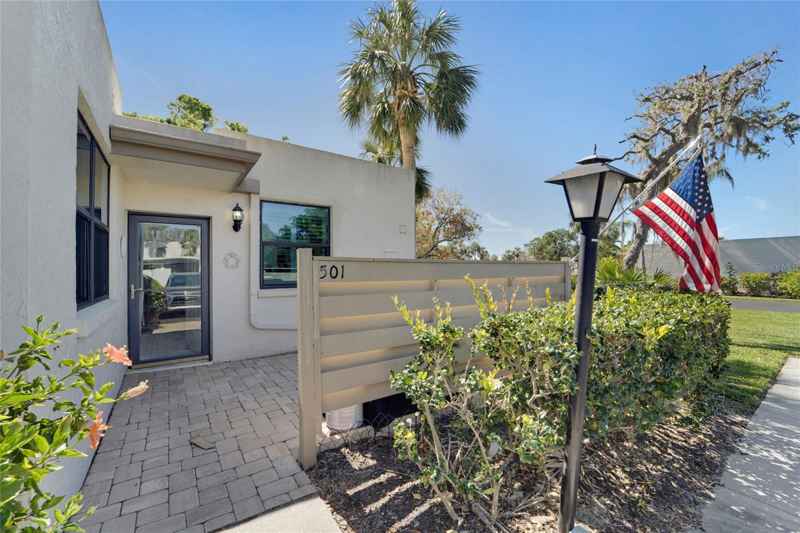 501 LAKESIDE DR #501