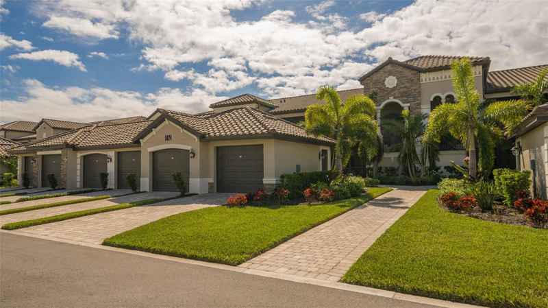 5624 PALMER CIR #203