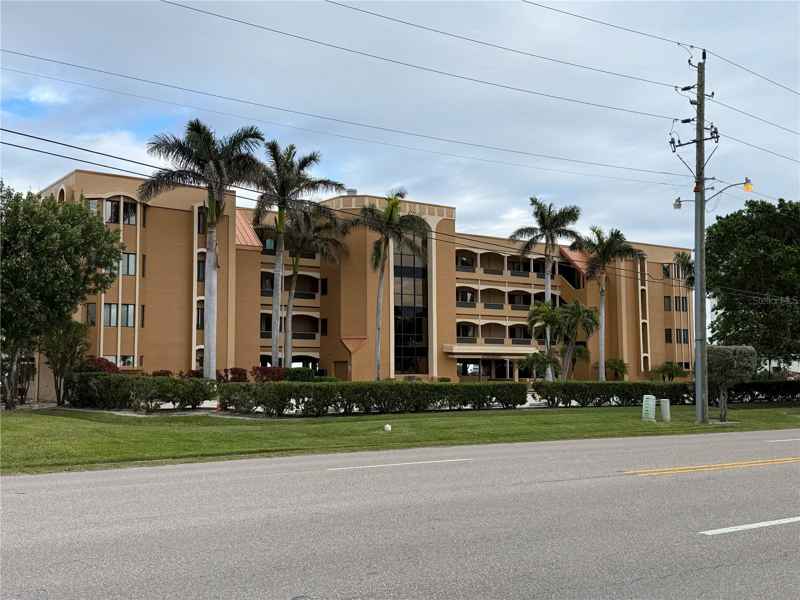 1601 PARK BEACH CIR #136/18