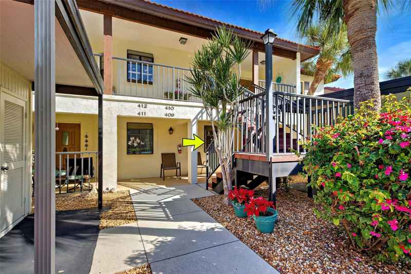 409 PINE HOLLOW CIR #409