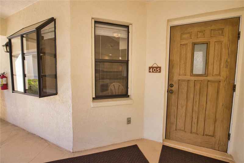 405 PINE HOLLOW CIR #405