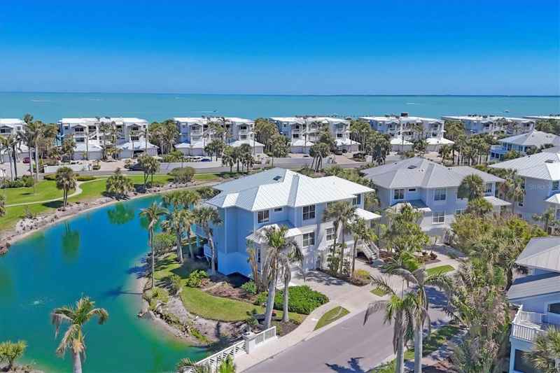 805 S HARBOR DR