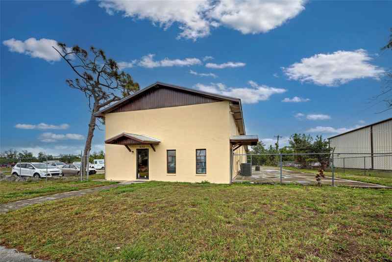 533 & 531 PAUL MORRIS DR