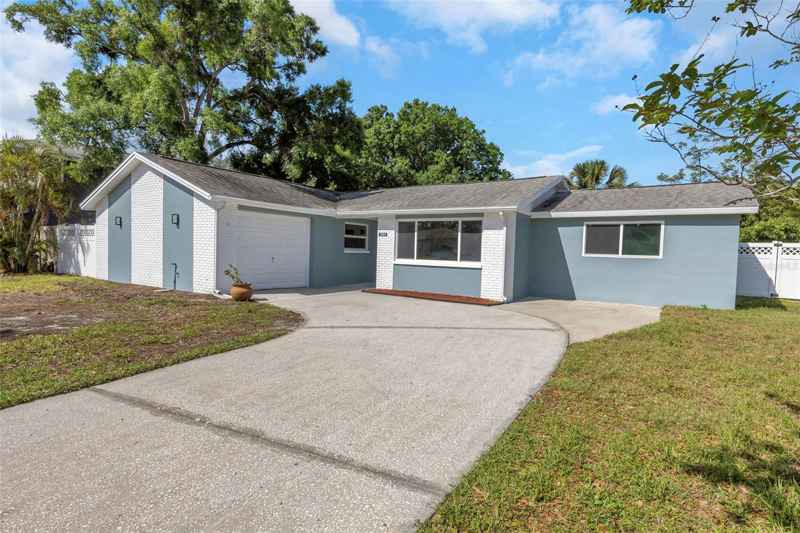 1004 GREENLEAF WAY