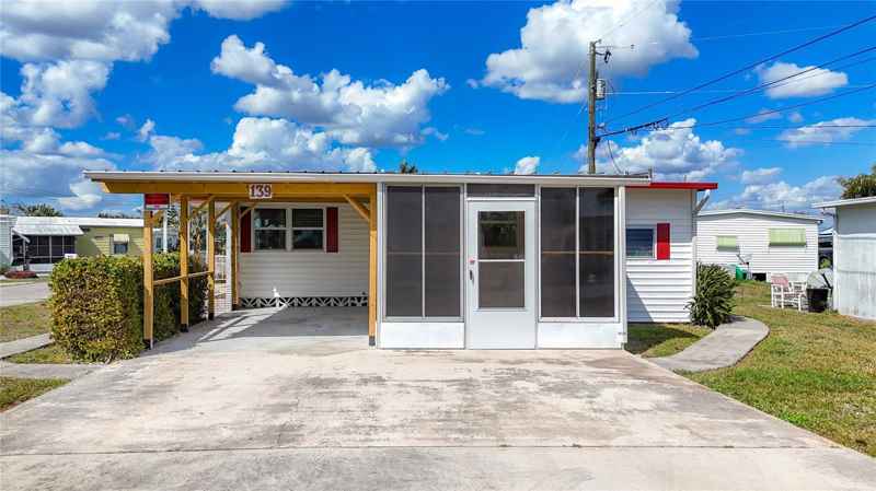 139 GASLIGHT AVE