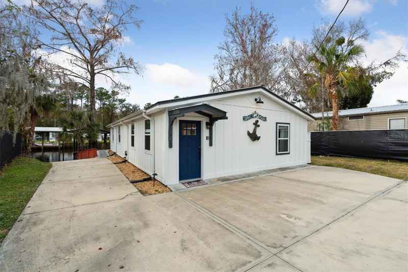 157 SMITH LN