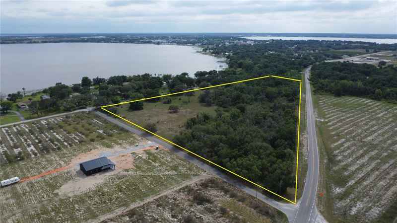 742 N LAKE REEDY BLVD