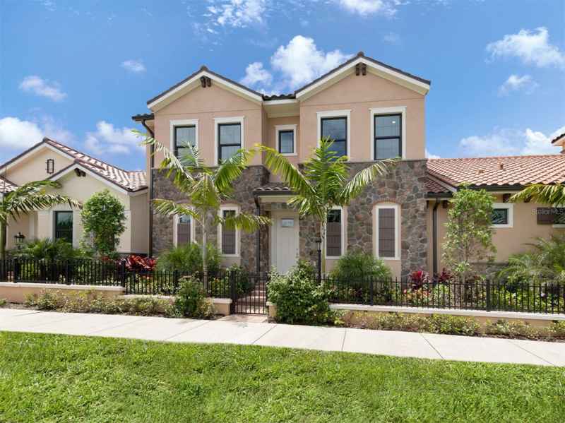 934 E VENICE AVE