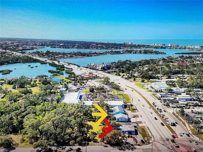 109 TAMIAMI TRL S