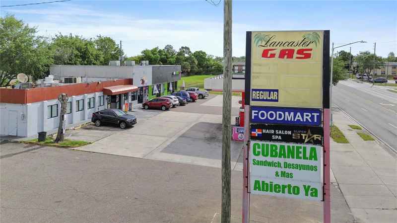 827 W LANCASTER RD