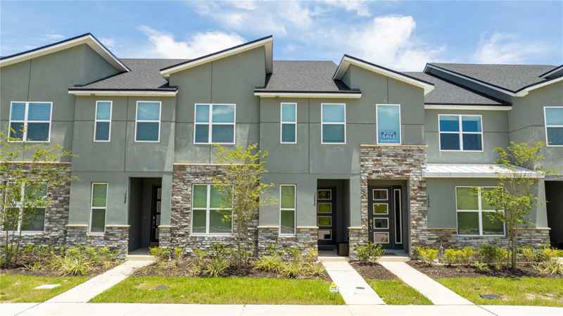 1692 TROPICAL PALMS CIR