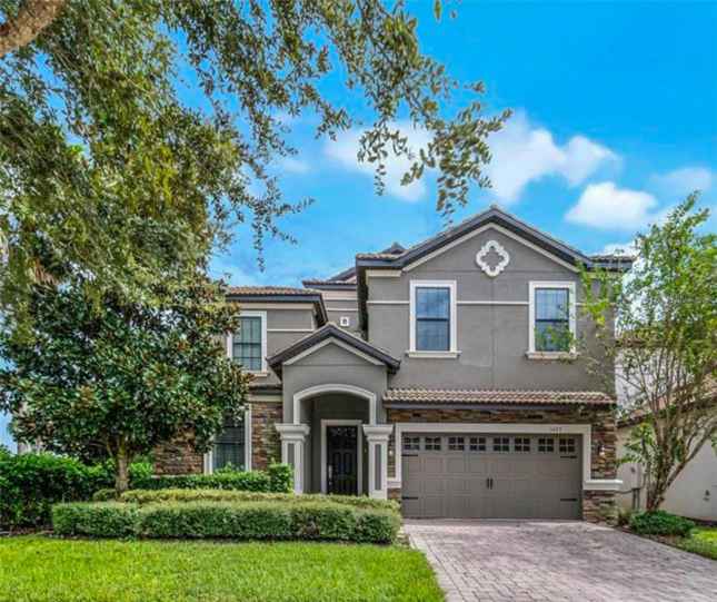 1427 ROLLING FAIRWAY DR