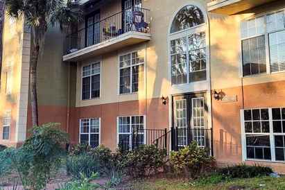 3987 VERSAILLES DR #3987F