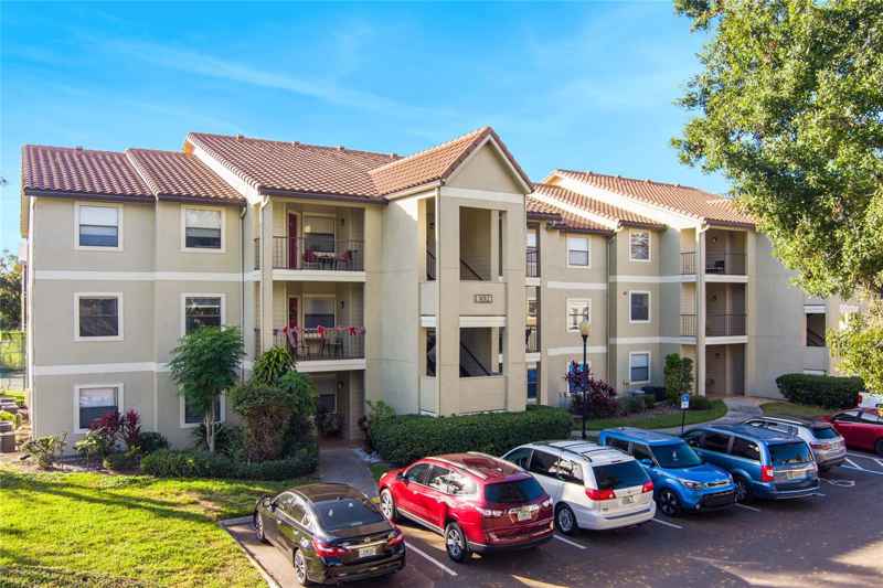 3012 PARKWAY BLVD #102