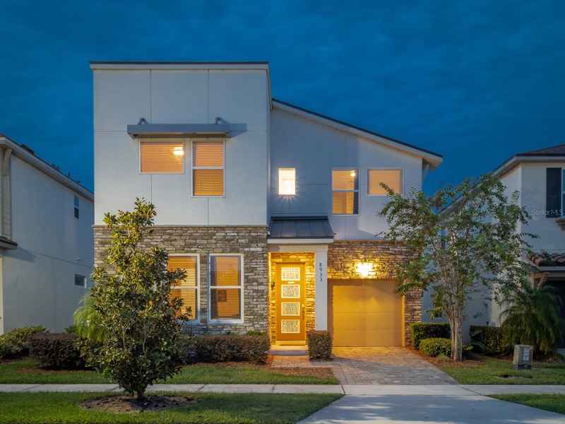 8933 AMELIA DOWNS TRL