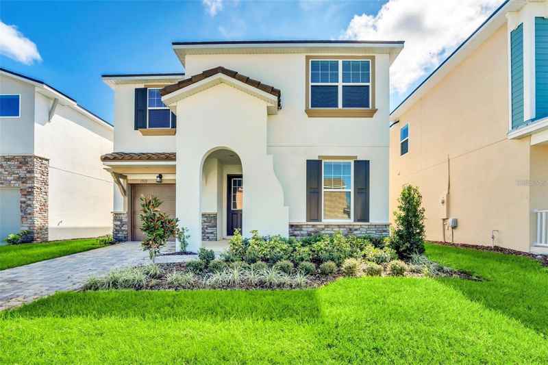 1919 TROPICAL PALMS CIR