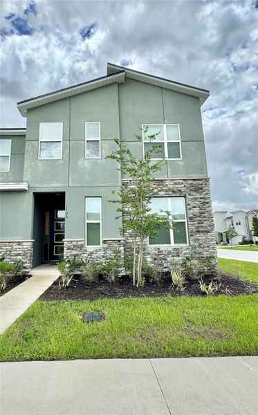 1700 TROPICAL PALMS CIR