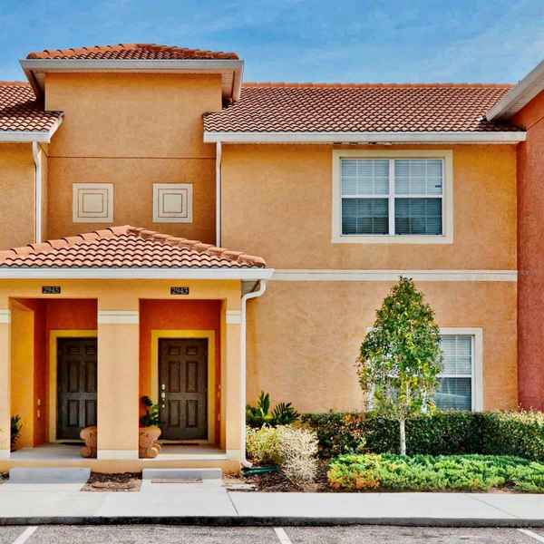 2943 BANANA PALM DR