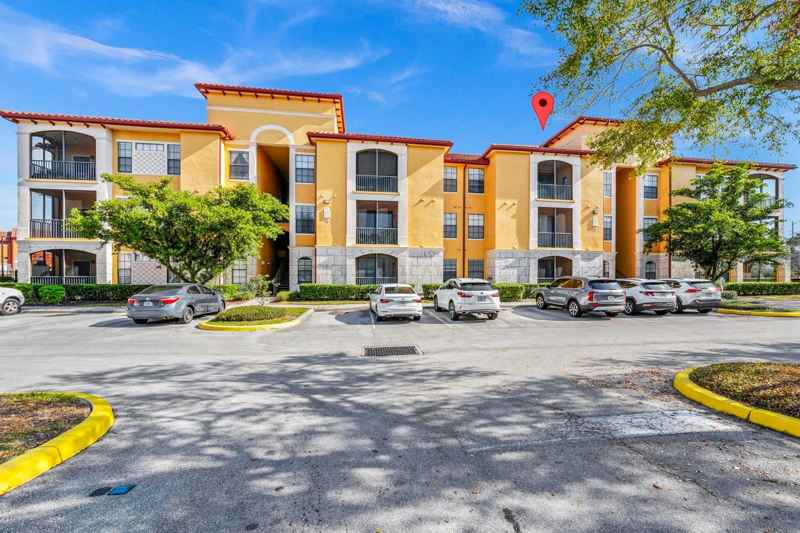 6157 METROWEST BLVD #106