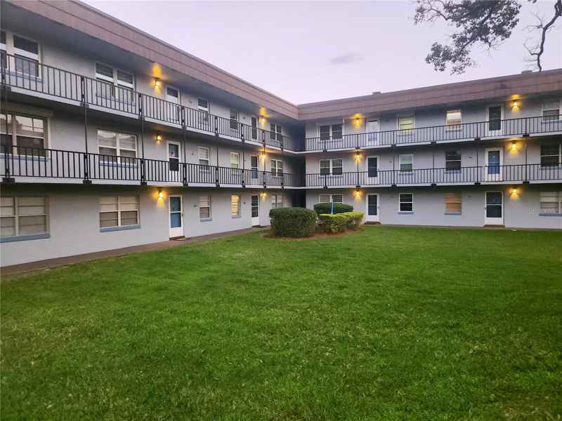 333 LAKE HOWARD DR NW #201C