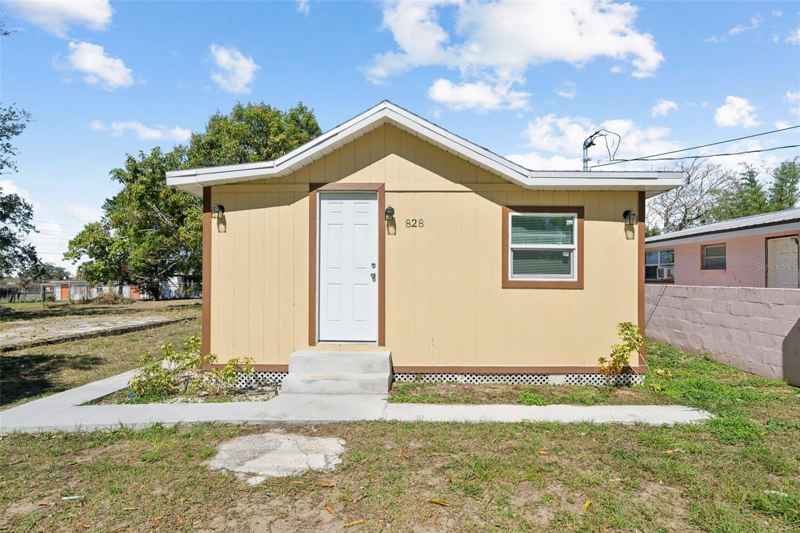 828 BOOKER AVE