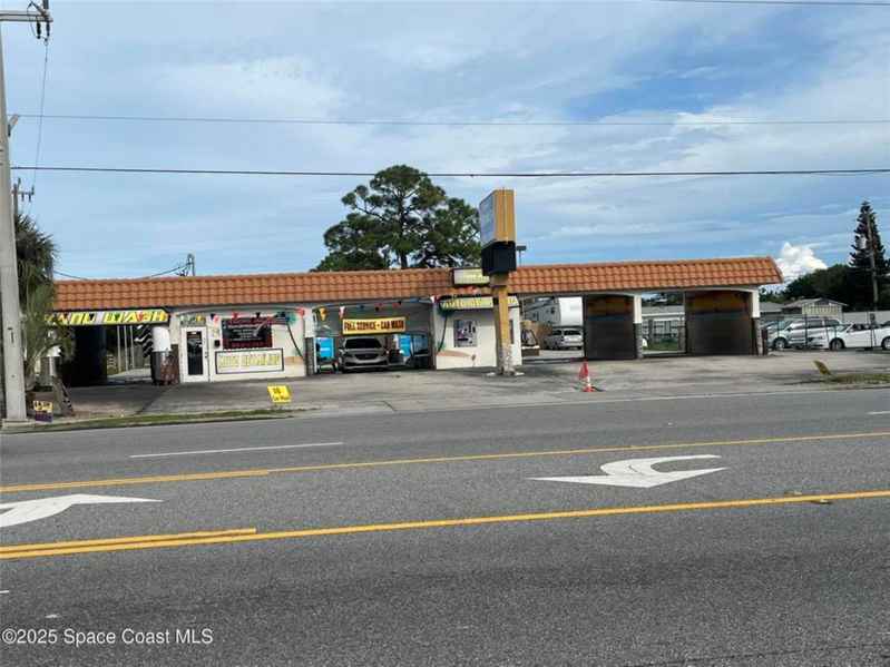 226 S COURTENAY PKWY