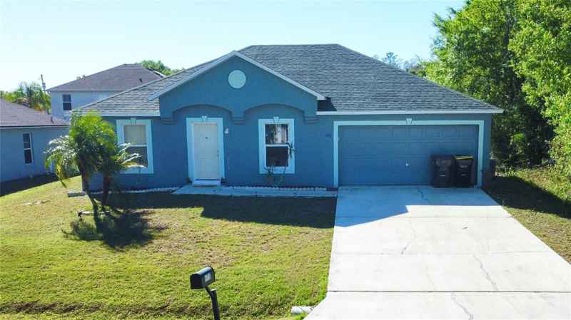 608 ROBIN LN