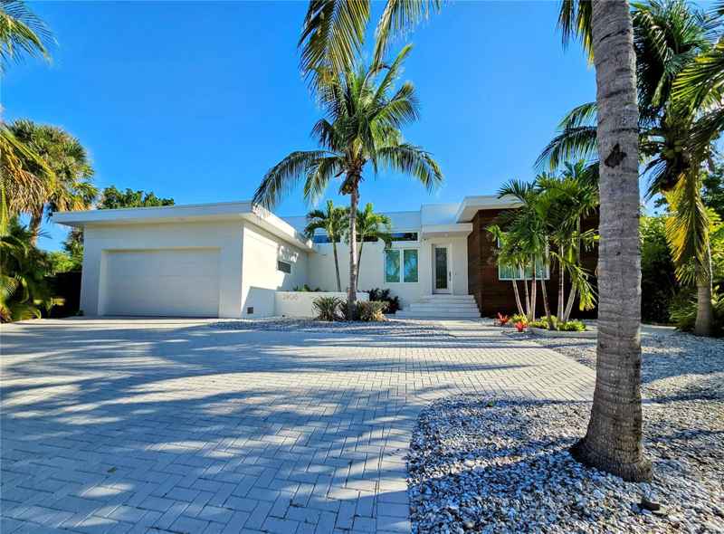 2408 NASSAU ST