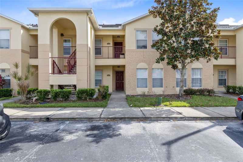 2858 CLUB CORTILE CIR #B