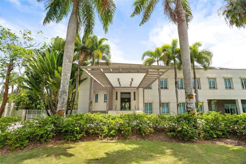 9 CASTANA ST