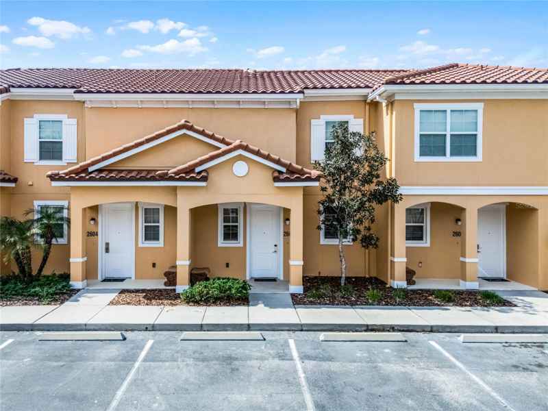 2606 ROADSTER LN