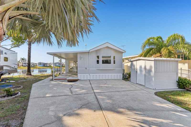 13 RED QUILL CIR