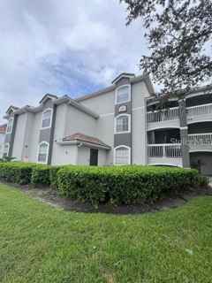 14049 FAIRWAY ISLAND DR #127