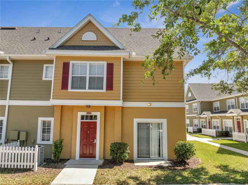 4561 YELLOWGOLD RD E #107