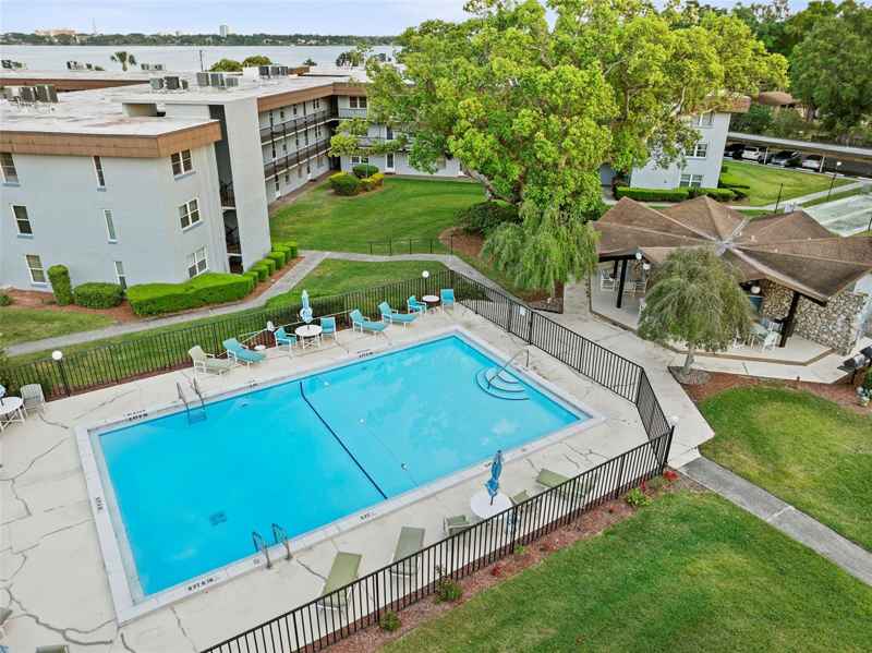 333 LAKE HOWARD DR NW #204D