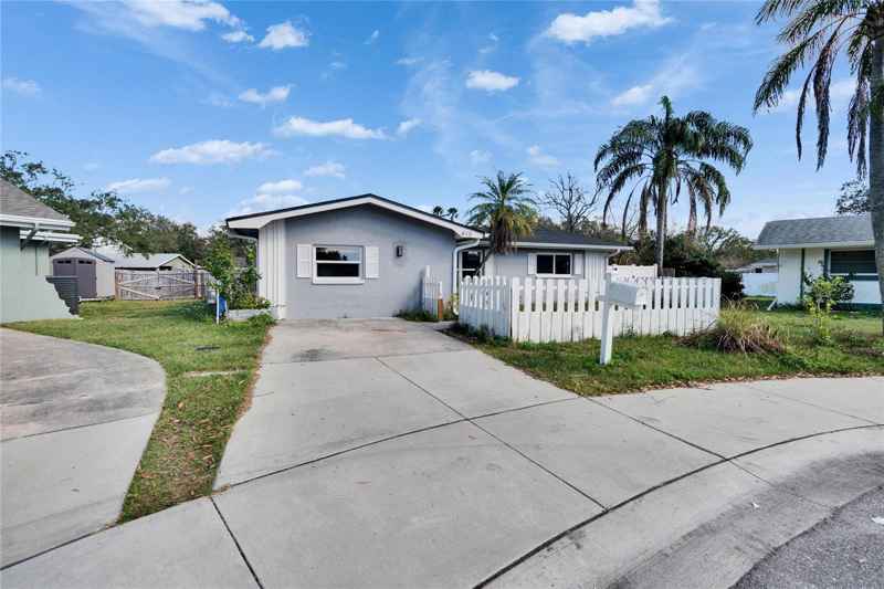415 MAPLEWOOD CIR