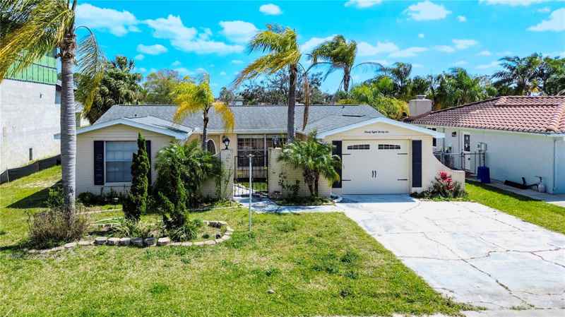 9826 ISLAND HARBOR DR