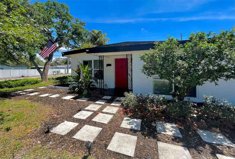 2173 RIVIERA DR