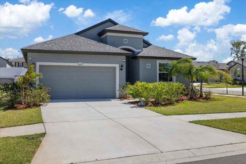 1050 DAVIS HEATHER CIR