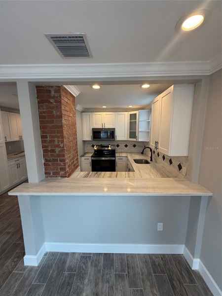 214 COLUMBIA DR #2