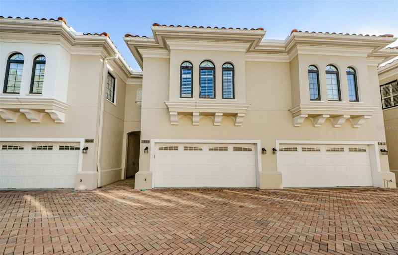 3810 VILLAS DEL SOL CT
